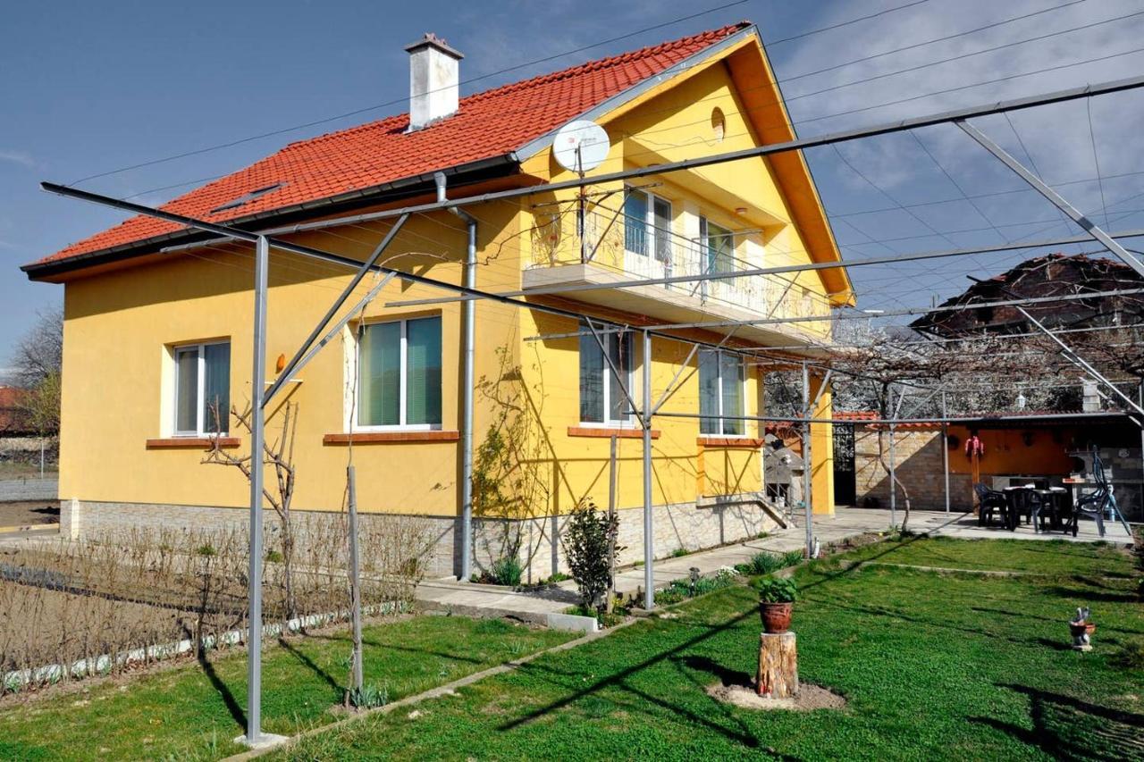 Vila V S. Gabarevo, Dolinata Na Rozite. Villa Exterior photo